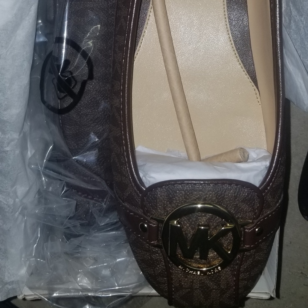 Size 11 MK signature Fulton flats